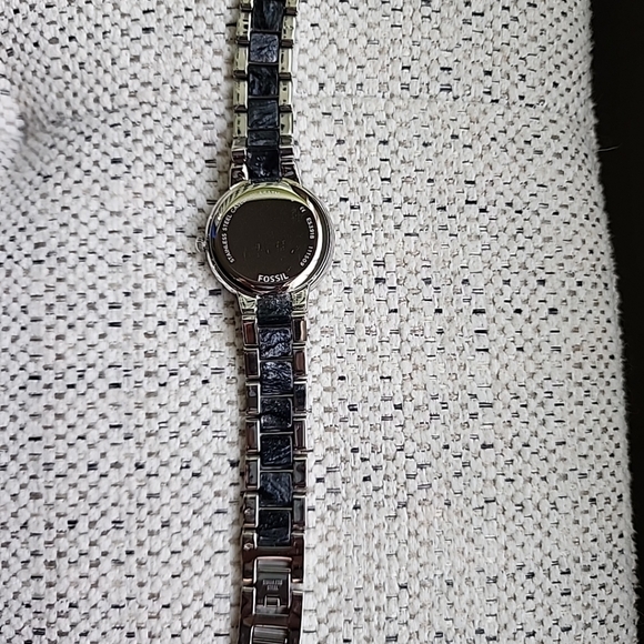 Fossil Virginia Women Watch ES3918 30mm Silver & Blue Tone Crystal Accent Bezel - Picture 2 of 2